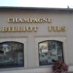 Šampanija - ena mnogih vinskih kleti in trgovin